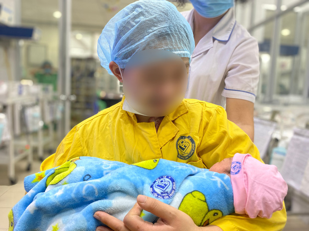 Kỳ tích cứu sống 2 mẹ con sản phụ trẻ mang thai 30 tuần bị tai nạn nghiêm trọng gần như chết não - Ảnh 1.
