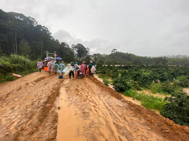 Vụ du khách bị lũ cuốn tử vong: Tiết lộ bất ngờ về công ty tổ chức tour - Ảnh 2.