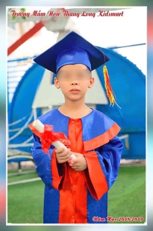 Hà Nội: Bé trai 8 tuổi mất tích bí ẩn khi ra trường chơi lúc chập tối - Ảnh 1.