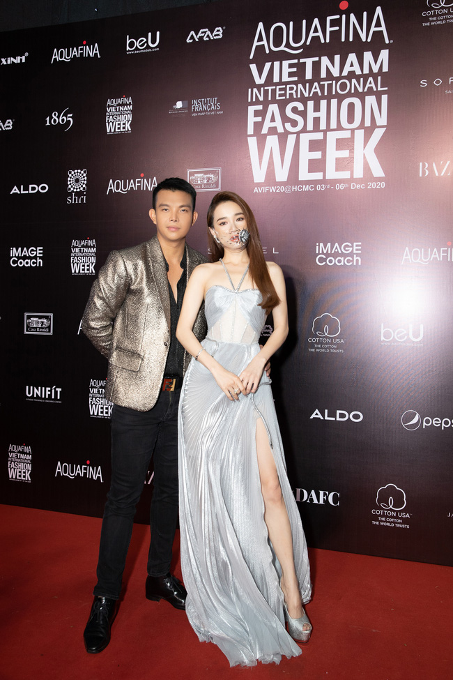 15 bộ cánh chiêu trò nhất thảm đỏ Aquafina Vietnam International Fashion Week 2020: Sexy táo bạo vẫn chưa là gì với những pha 