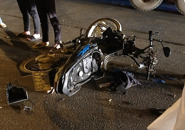Lào Cai: 3 nam sinh thương vong khi chiếc xe máy kẹp 3 va chạm với xe ô tô - Ảnh 1.