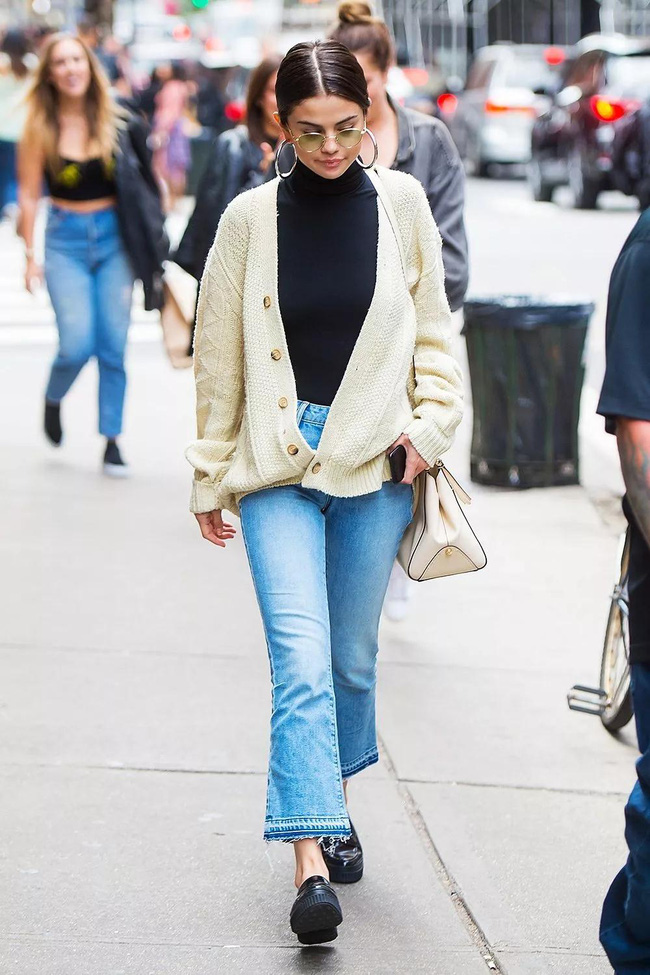 Selena Gomez diện quần jeans theo 11 cách xịn đẹp nức nở và tôn dáng hết cỡ, chị em nên học theo ngay khỏi nghĩ - Ảnh 1.