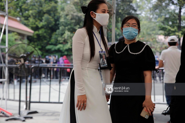 Lễ tang NS Chí Tài tại Việt Nam: NS Việt Hương - Hoài Linh đội khăn tang, Nam Thư thay người nhà cúi đầu cảm tạ, chỉ còn  2 tiếng để viếng cố nghệ sĩ! - Ảnh 58.