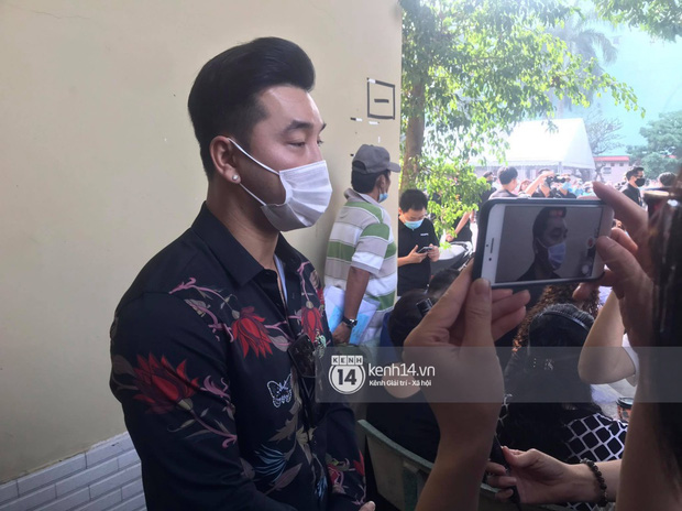 Lễ tang NS Chí Tài tại Việt Nam: NS Việt Hương - Hoài Linh đội khăn tang, Nam Thư thay người nhà cúi đầu cảm tạ, chỉ còn  2 tiếng để viếng cố nghệ sĩ! - Ảnh 95.