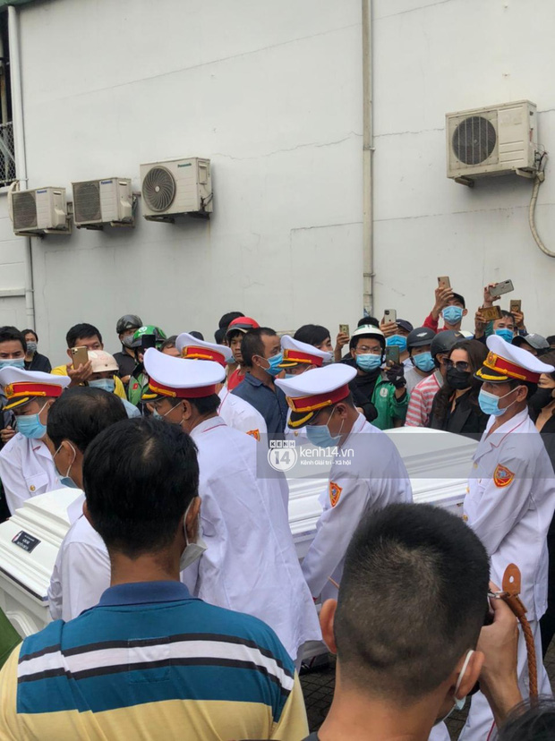 Lễ tang NS Chí Tài tại Việt Nam: NS Việt Hương - Hoài Linh đội khăn tang, Nam Thư thay người nhà cúi đầu cảm tạ, chỉ còn  2 tiếng để viếng cố nghệ sĩ! - Ảnh 92.