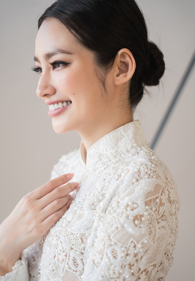 Hoa hậu Trúc Diễm diện áo dài trắng, khoe nhan sắc ngày càng nở rộ sau 5 năm kết hôn  - Ảnh 1.