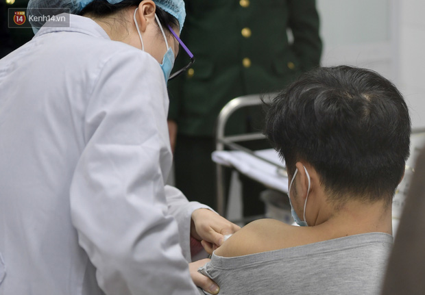 Sức khoẻ 3 tình nguyện viên đầu tiên tiêm vaccine Covid-19 của Việt Nam ra sao? - Ảnh 1.