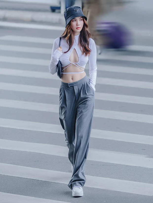 Instagram look của sao Việt: Ngọc Trinh diện áo cắt khoét nhìn mà ngượng thay, Xoài Non đơn giản mà xinh ngất - Ảnh 1.