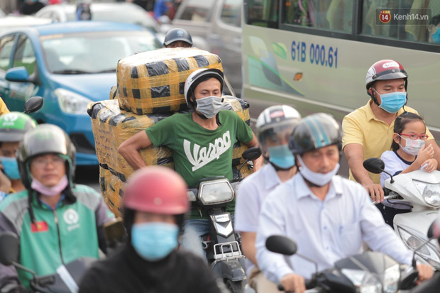 Chùm ảnh: Và đây là buổi chiều tắc đường kinh hoàng cuối cùng của năm 2020 - Ảnh 16.