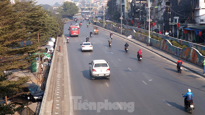 Giao thông các tuyến phố Hà Nội thông thoáng ngày cuối tuần đầu năm 2021 - Ảnh 15.