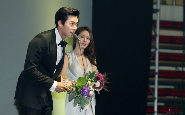 Hyun Bin - Son Ye Jin cùng hành trình 16 năm từ lần đầu gặp mặt cho tới khi xác nhận hẹn hò: Mối lương bắt đầu nhờ Jung Woo Sung, mất hơn 1 thập kỷ để đến bên nhau - Ảnh 5.