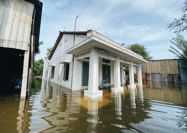 Sài Gòn không mưa, thành phố Thủ Đức vẫn ngập từ sáng đến trưa, dân bỏ nhà đi nơi khác - Ảnh 5.