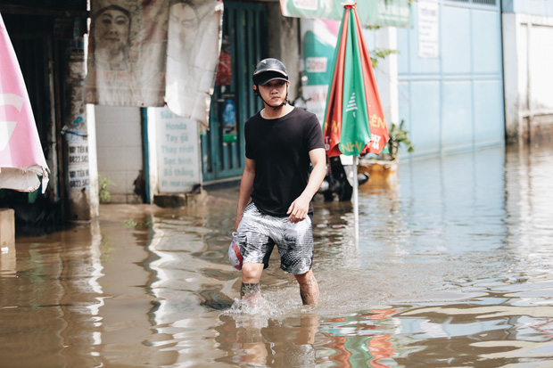 Sài Gòn không mưa, thành phố Thủ Đức vẫn ngập từ sáng đến trưa, dân bỏ nhà đi nơi khác - Ảnh 12.