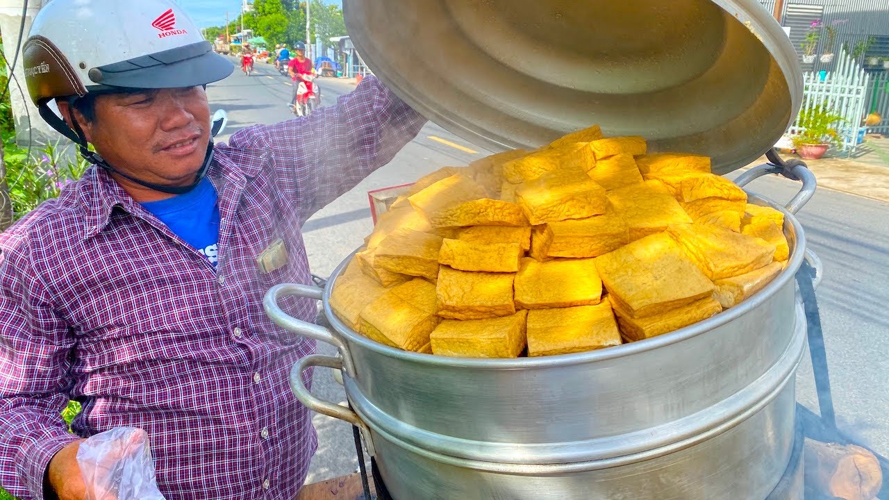 Đậu hủ kẹp rau răm - món ăn siêu lạ khiến người đàn ông từ vô danh ở Châu Đốc bỗng trở nên nổi tiếng, nay được cả Sài Gòn săn lùng ăn thử để biết vì sao có thể 