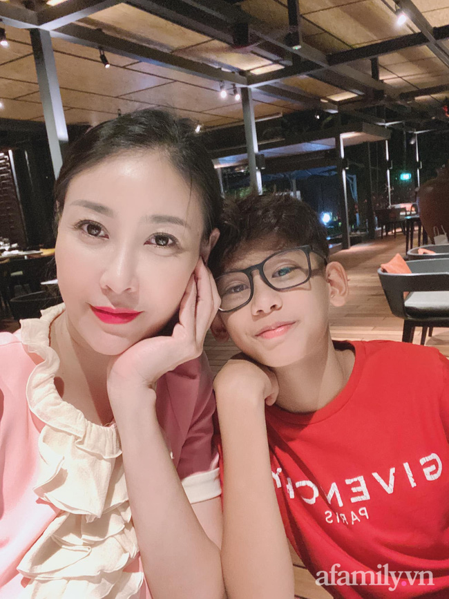 Hoa hậu Hà Kiều Anh tiết lộ chiều cao của con trai, 13 tuổi đã vượt chuẩn nhờ chơi môn thể thao này 6 buổi/tuần - Ảnh 11.
