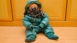 Vào mùa đông, trẻ hay bị cảm lạnh nhưng không phải do nhiễm lạnh, có 4 nguyên nhân sau mà cha mẹ ít chú ý