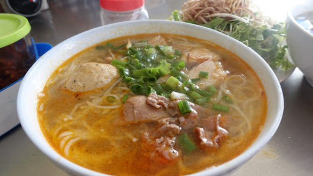 Người Hàn Quốc bình chọn 14 món ăn tiêu biểu của ẩm thực Việt Nam, đọc tới màn giới thiệu bánh mì mới thấy có gì đó sai sai? - Ảnh 8.