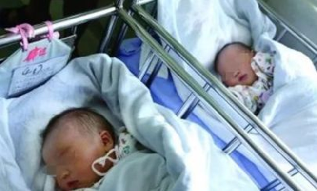 Hai chị em sinh đôi mang thai cùng lúc, sinh cùng ngày, hai đứa con giống nhau một cách kỳ lạ, xét nghiệm ADN mới phát hiện sự thật khó tin - Ảnh 2.