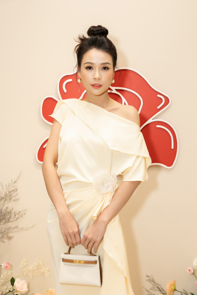 Vừa tái xuất Angela Phương Trinh tiếp tục thu hút với vẻ ngoài xinh đẹp và khẳng định sẽ biến hóa muôn màu - Ảnh 8.