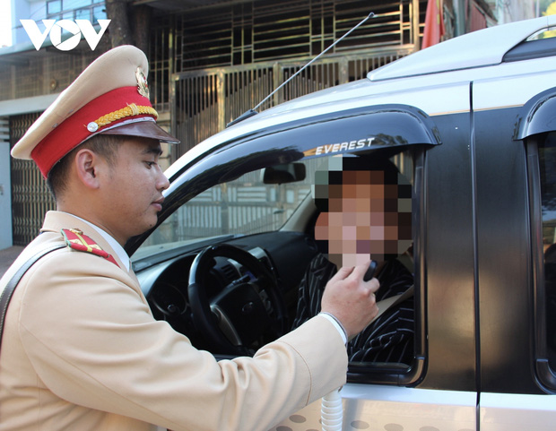 Vi phạm nồng độ cồn, một lái xe ở Yên Bái bị phạt hơn 40 triệu đồng - Ảnh 1.