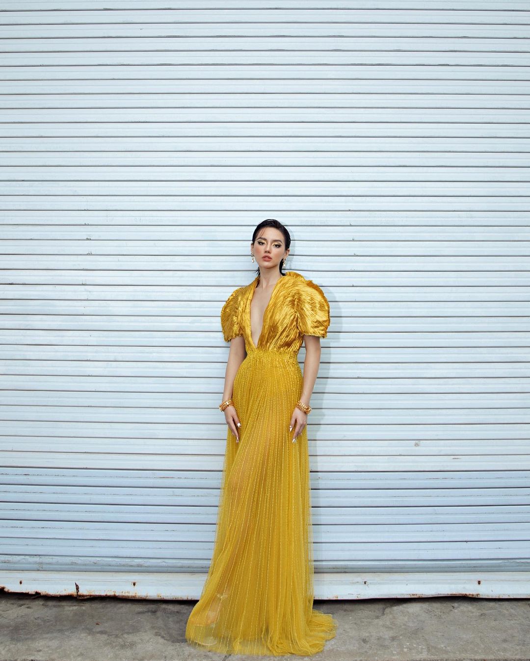 Khánh Linh như nữ thần tại WeChoice Awards, đụng váy 350 triệu của NTK Công Trí với sao ngoại mà ăn đứt - Ảnh 3.