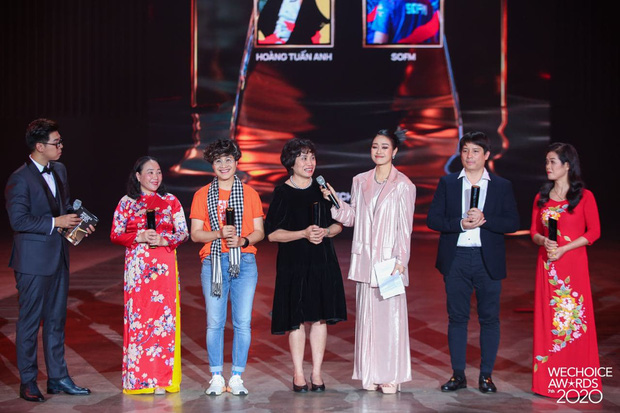 Tập thể bác sĩ tuyến đầu chống dịch tại Đà Nẵng, cha đẻ ATM gạo, SofM... trở thành Top 5 Đại sứ truyền cảm hứng WeChoice Awards 2020 - Ảnh 3.