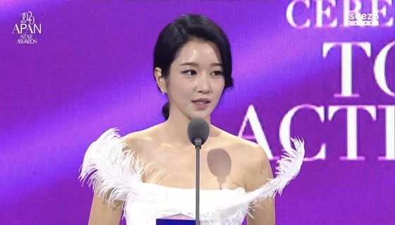 Hyun Bin xuất sắc giành Daesang danh giá, sốc nhất là màn nhắn gửi cực ngọt dành cho Son Ye Jin khi nhận giải  - Ảnh 4.