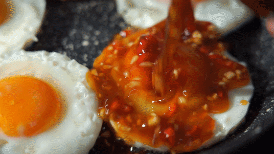 Làm trứng xốt chua ngọt ngon miệng đẹp mắt như đầu bếp chuyên nghiệp - Ảnh 5.