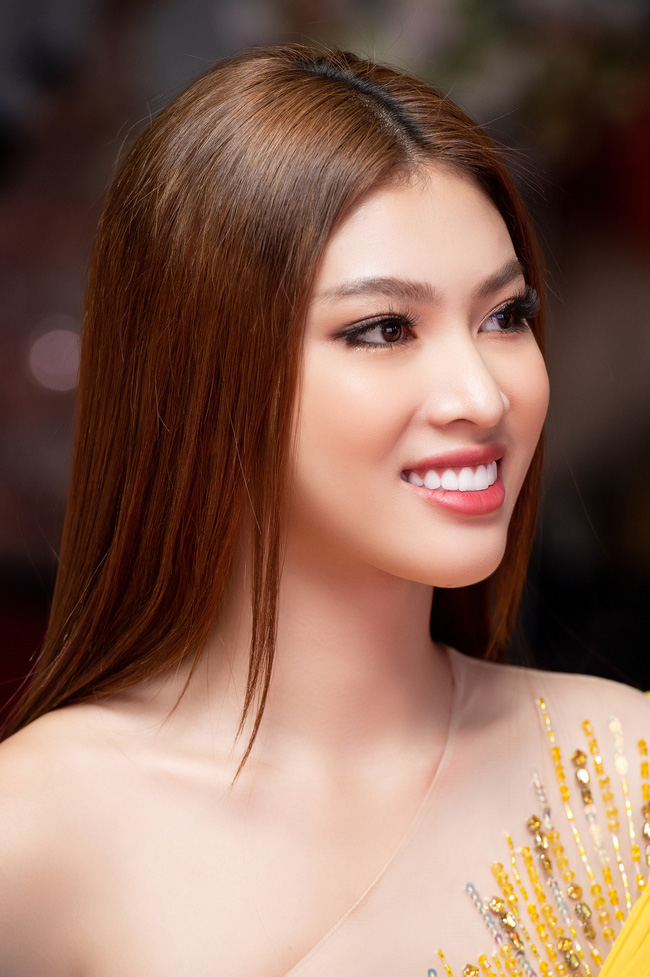 Sau thông tin đại diện VN thi Miss Grand International 2020, Á hậu Ngọc Thảo xuất hiện nóng bỏng tại sự kiện, choáng nhất là độ xẻ của chiếc váy - Ảnh 5.