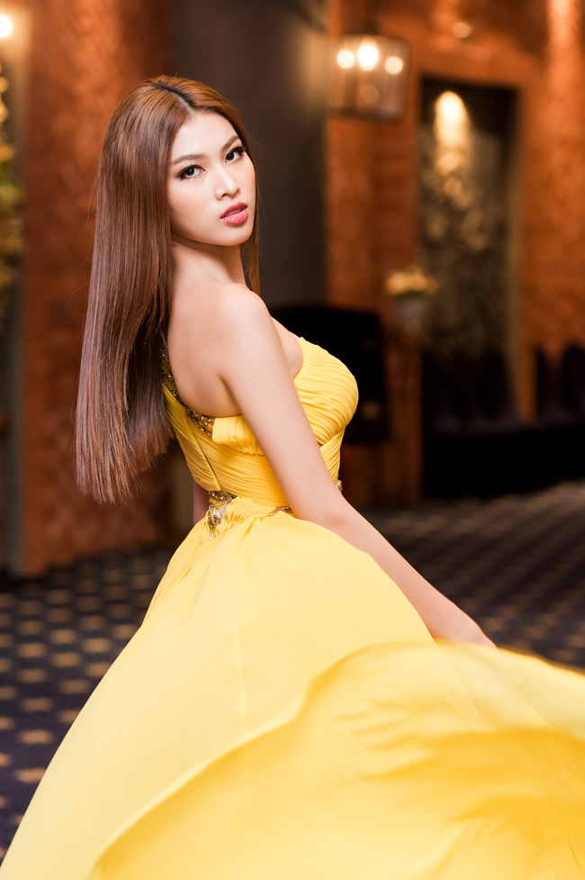 Sau thông tin đại diện VN thi Miss Grand International 2020, Á hậu Ngọc Thảo xuất hiện nóng bỏng tại sự kiện, choáng nhất là độ xẻ của chiếc váy - Ảnh 6.
