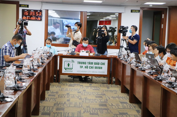 Sở Y tế TP.HCM thông tin về 7 F1 của BN1553: Tham gia hội nghị tại khách sạn Mường Thanh, xác định được 46 F2 - Ảnh 1.