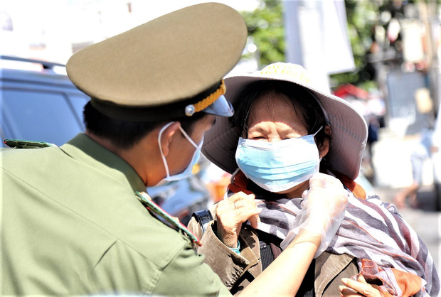 Đà Nẵng sẽ xử phạt 1 đến 3 triệu đồng người không đeo khẩu trang nơi công cộng - Ảnh 1.