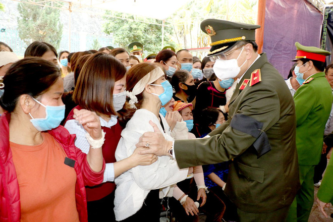 Nhóm buôn ma túy nổ súng liên tiếp khi bị vây ráp khiến thiếu tá công an tử vong - Ảnh 2.