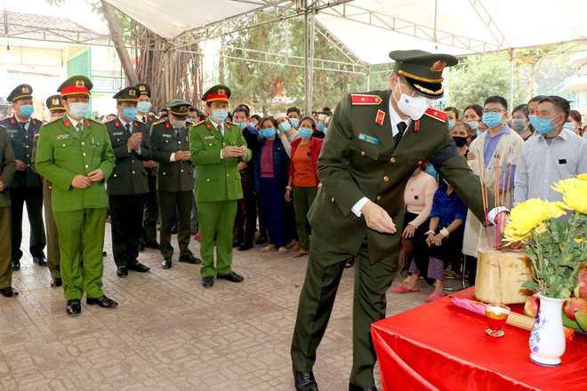 Nhóm buôn ma túy nổ súng liên tiếp khi bị vây ráp khiến thiếu tá công an tử vong - Ảnh 1.