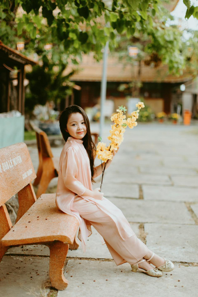 Con gái Elly Trần: Em bé bao người trầm trồ giờ đã 7 tuổi, ngày càng đốn tim cư dân mạng - Ảnh 3.