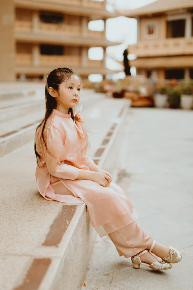 Con gái Elly Trần: Em bé bao người trầm trồ giờ đã 7 tuổi, ngày càng đốn tim cư dân mạng - Ảnh 11.