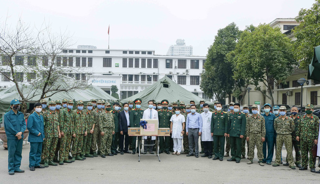 4 giờ đồng hồ BV Bạch Mai hoàn thành BV dã chiến đầy đủ thiết bị phục vụ công tác chống dịch Covid-19 - Ảnh 5.