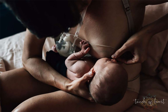 20 bức ảnh sinh nở ghi lại vẻ đẹp và sức mạnh phi thường của những người mẹ khi vượt cạn trong năm dịch bệnh - Ảnh 4.