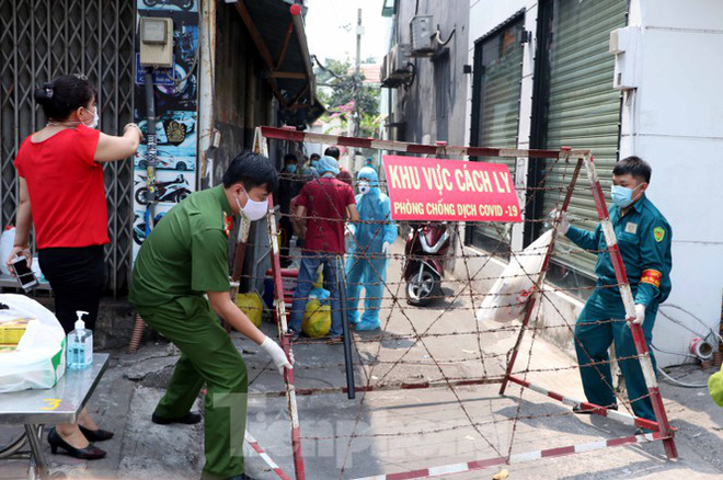 Người Sài Gòn vui mừng được gỡ phong tỏa vì COVID-19 - Ảnh 1.