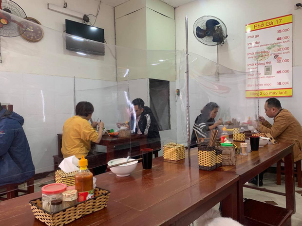 Từ 0h ngày 2/3, Hà Nội cho phép các nhà hàng, cà phê phục vụ trong nhà mở cửa trở lại - Ảnh 1.