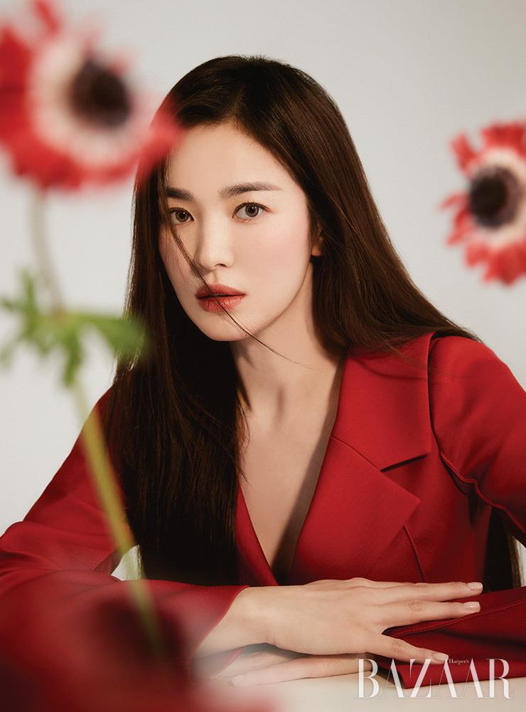 Bài phỏng vấn gây sốt của Song Hye Kyo: Lý do của những bài đăng trên Instagram và bí mật phía sau sự 