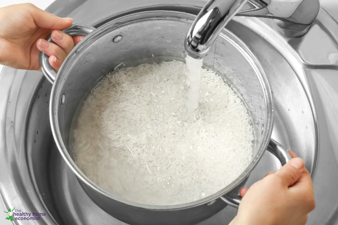 Chuyên gia Ấn Độ khuyên ngâm gạo trước khi nấu cơm: Lợi ích bất ngờ và 4 bước ngâm gạo đúng cách - Ảnh 1.