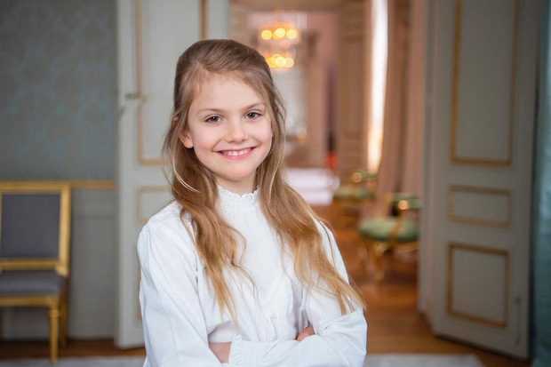 Hoàng gia Thụy Điển chia sẻ hình ảnh dịp sinh nhật 5 tuổi con trai Thái tử, ai cũng phải xuýt xoa vì thần thái hơn người của những đứa trẻ kế vị - Ảnh 4.