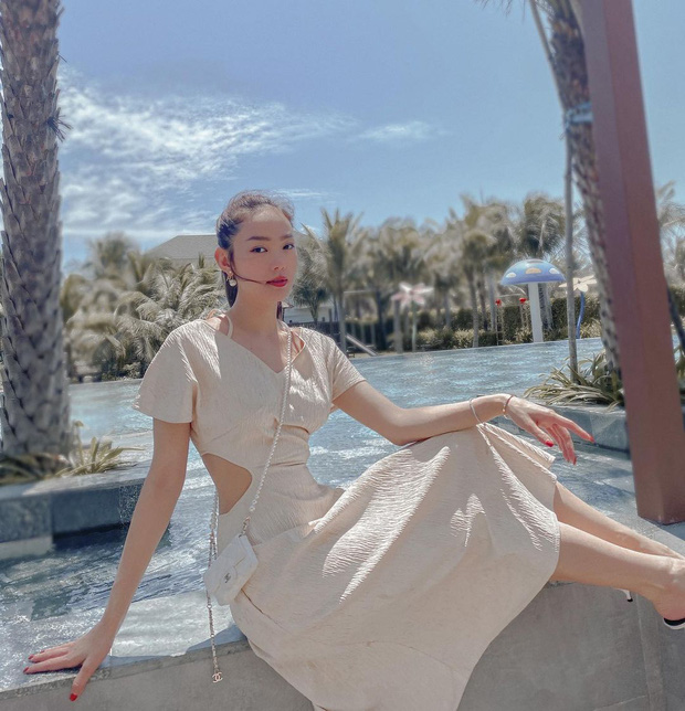 Instagram look của sao Việt tuần qua: Chi Pu hở bạo nhất, Linh Ka diện váy ngắn khoe chân cực phẩm - Ảnh 4.