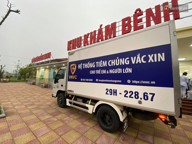 Cập nhật: Những người đầu tiên tại Hà Nội và TP.HCM được tiêm vaccine phòng Covid-19 - Ảnh 3.