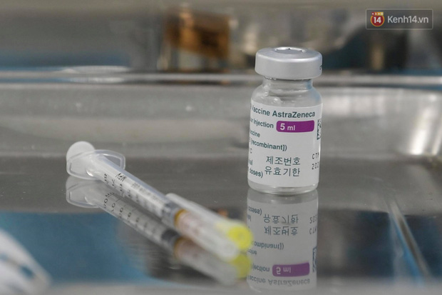 Cập nhật: Những người đầu tiên tại Hà Nội và TP.HCM được tiêm vaccine phòng Covid-19 - Ảnh 14.