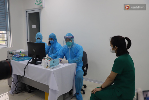 Cập nhật: Những người đầu tiên tại Hà Nội và TP.HCM được tiêm vaccine phòng Covid-19 - Ảnh 11.