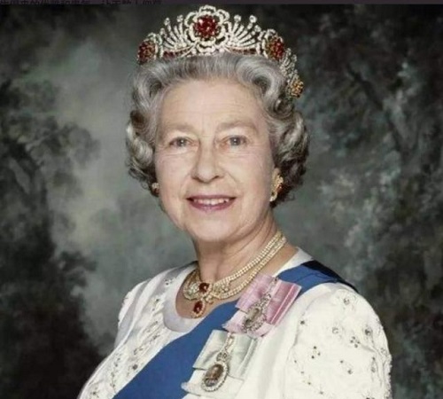 Nhan sắc thời trẻ của Nữ hoàng Anh: Được ví như Nữ vương cổ tích, chồng nguyện bỏ ngai vàng để ở bên - Ảnh 1.