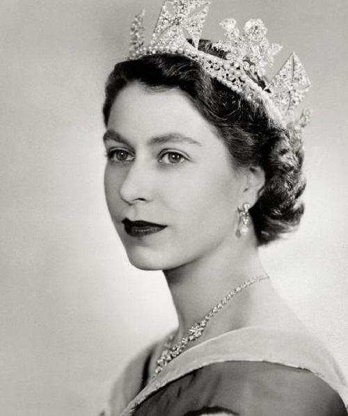 Nhan sắc thời trẻ của Nữ hoàng Anh: Được ví như Nữ vương cổ tích, chồng nguyện bỏ ngai vàng để ở bên - Ảnh 3.