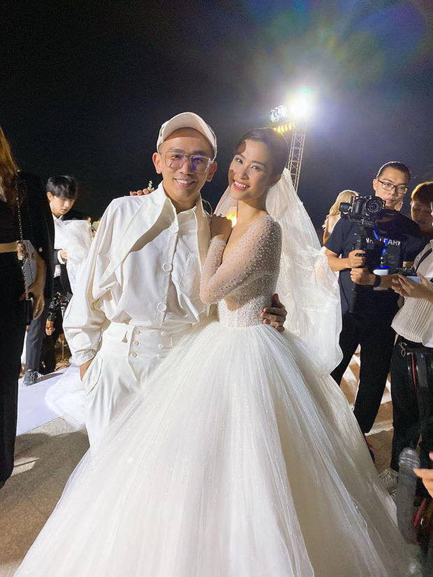Màn “phù phép” đỉnh cao của Minh Lộc: Make up cho Nhã Phương - Đông Nhi ở đám cưới thế kỷ, giúp Lý Nhã Kỳ “chặt chém” thảm đỏ Cannes - Ảnh 1.